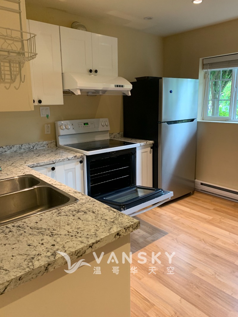 260125113422_Downstair kitchen.jpg